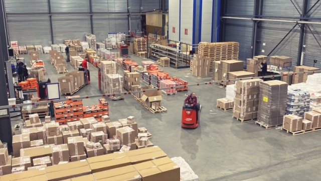Armoires rotatives et quais d'expédition sur la plateforme logistique de La Voulte