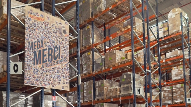 Rack - Plateforme logistique avec affiche Skipninis